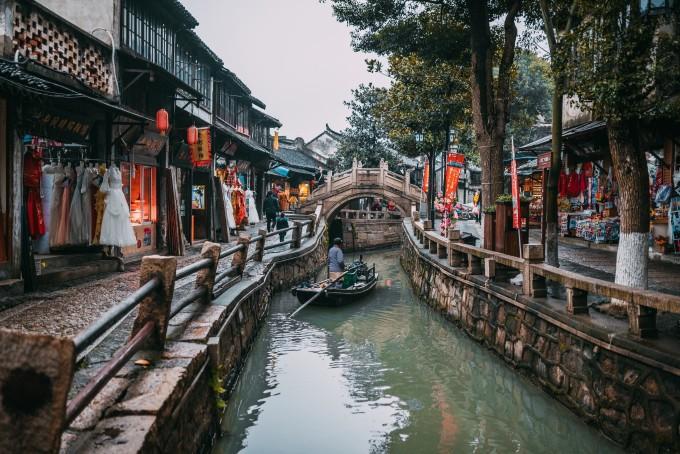 澳巴铁矿石发运量及到港量出现下滑,叠加央行降准,支撑铁矿石期价顺势走高